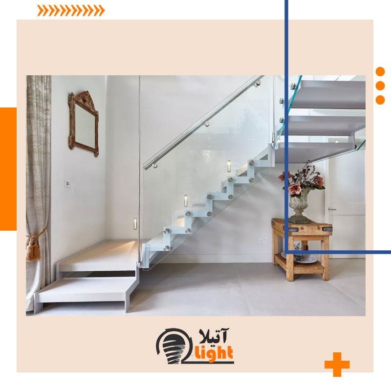چراغ دیواری برای روشن کردن راه پله