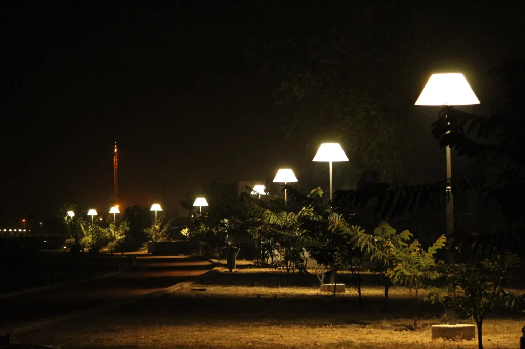 چراغ حیاطی و باغی مدرن